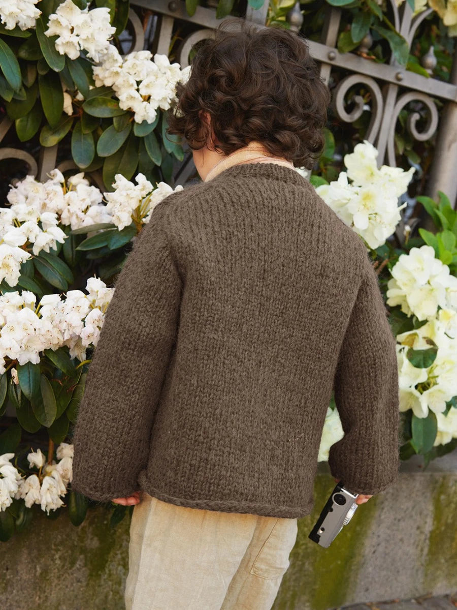 2408 Mykt til barn Nr.2b Kinsley Sweater Junior Enkeltoppskrift Sandnes Garn