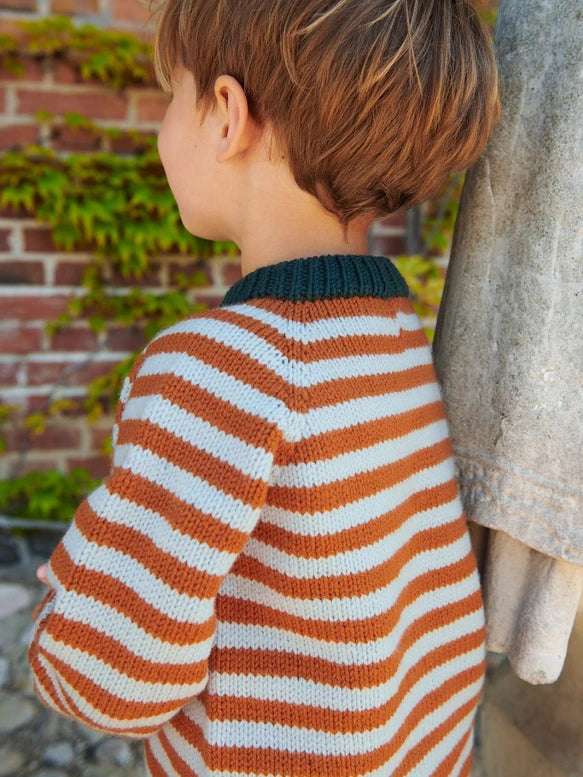 2408 Mykt til barn Nr 3a South Sweater Junior Enkeltoppskrift Sandnes Garn