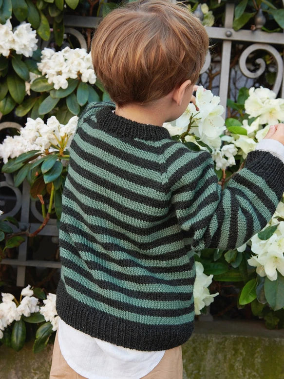 2408 Mykt til barn Nr 3a South Sweater Junior Enkeltoppskrift Sandnes Garn