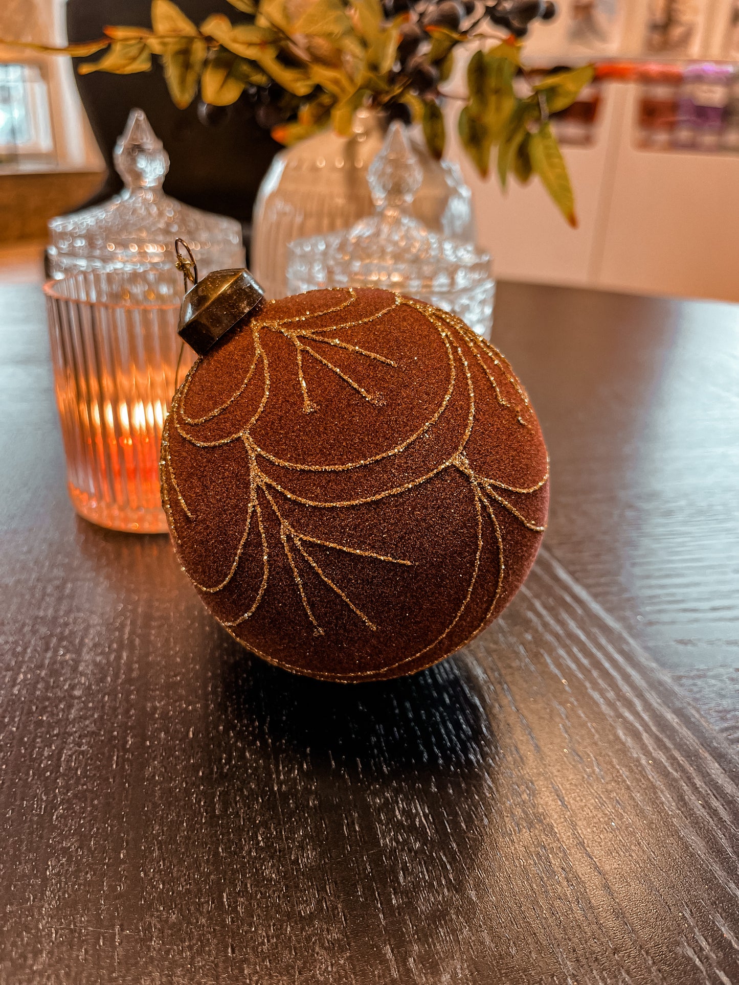 Julekule i Fløyel med glittergirlander