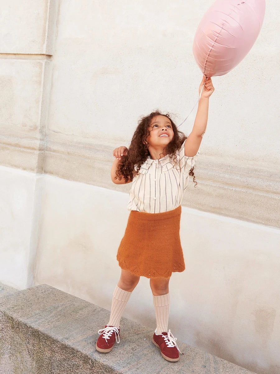 2408-7 Augustine genser og skjørt Papir Enkeltoppskrift Sandnes Garn