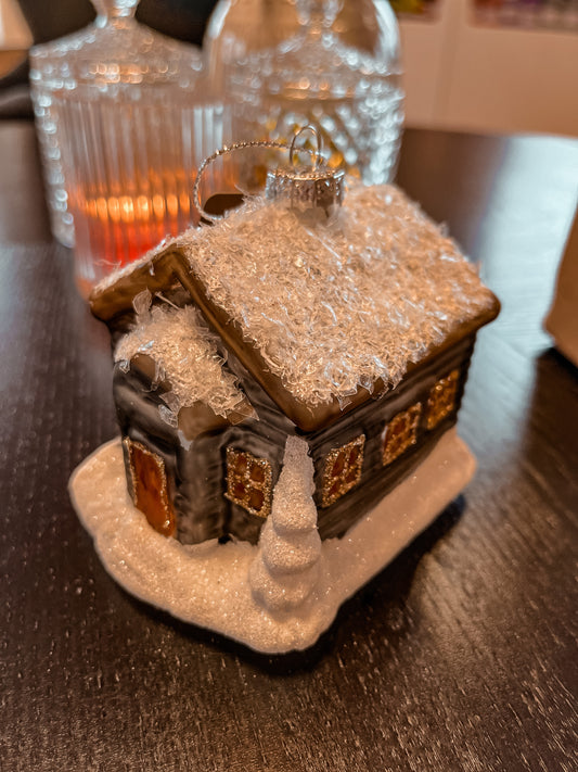 Julehus med snø på taket Jul